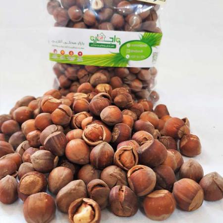 فروشندگان مغز فندق خندان کیلویی