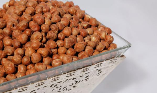 به چه دلیل از مغز فندق استفاده می کنیم؟