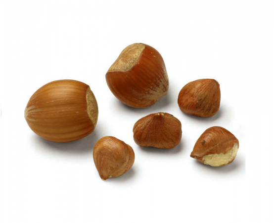 تقویت بدن با خوردن فندق