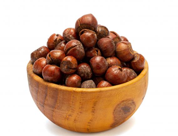 بررسی میزان پروتئین موجود در فندق